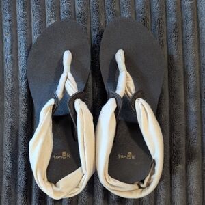 Sanuk Black Sandals with Cream Fabric Straps